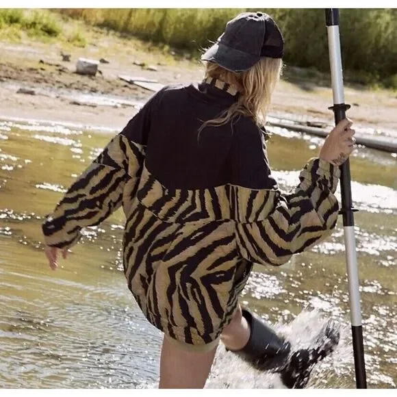 Free People Movement Walk the Line Pullover Womens Medium Olive Green Tiger NEW - Picture 2 of 5